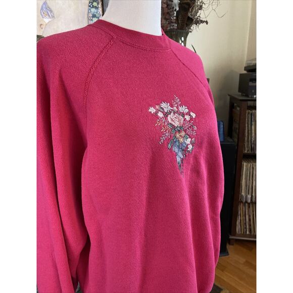 VINTAGE M L Grannycore Sweatshirt Floral Embroidered BY Hand Cottage Needlepoint - Picture 6 of 12